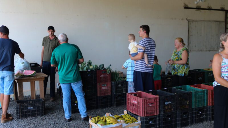 “Programa Câmbio Verde” troca materiais recicláveis por alimentos frescos