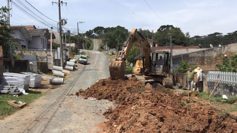 Obras de drenagem e pavimentação no bairro Serra Alta