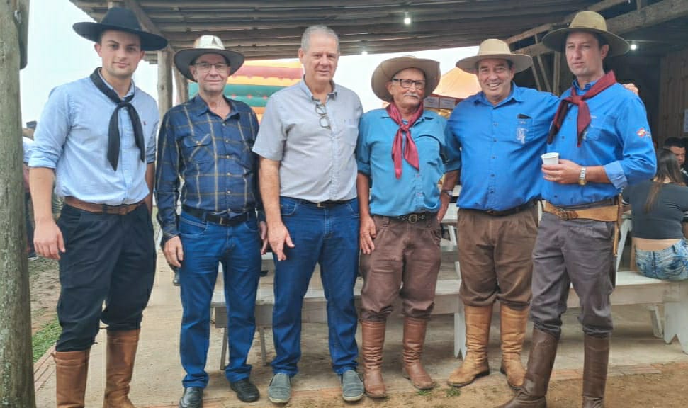 Pré-candidato Luiz Sieves marca presença em tradicional evento no CTG Estância Dois Vizinhos