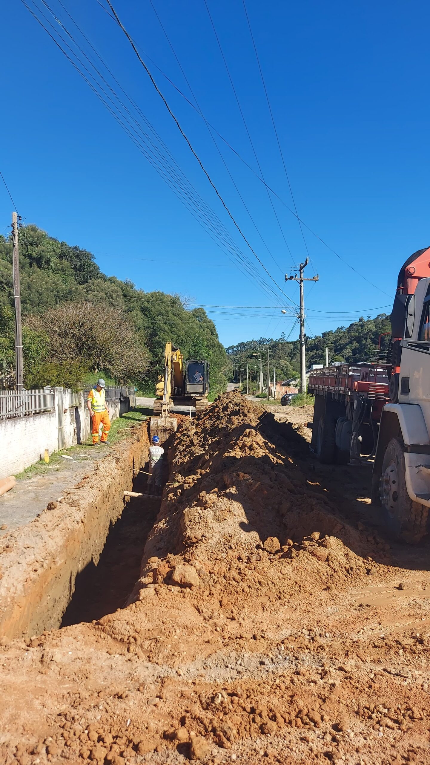 Obras de drenagem na rua Vicente Zeithammer