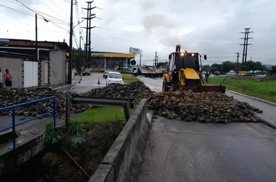 Trânsito é liberado nas pontes que ligam São José e Palhoça