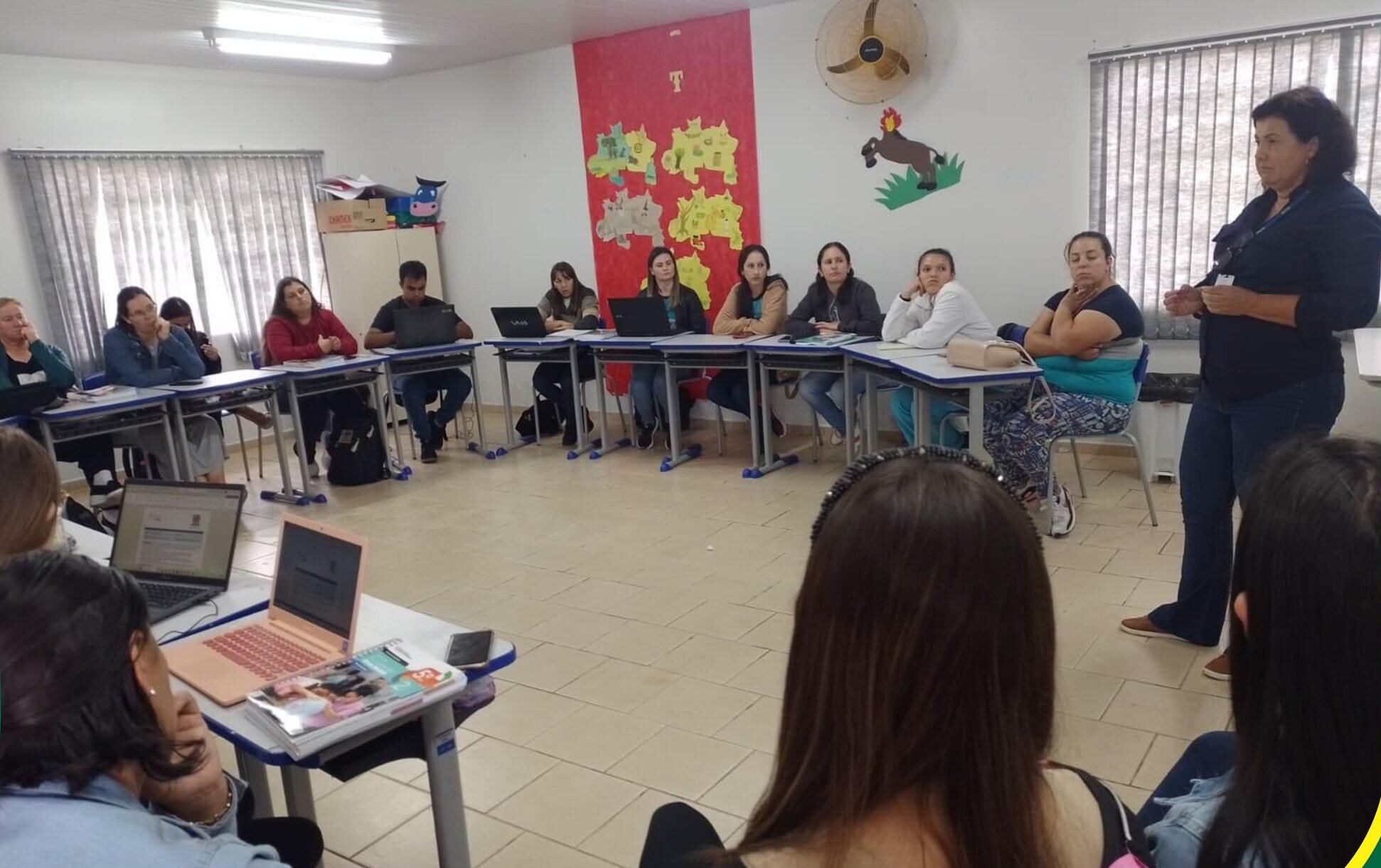 Professores e Cuidadoras Participam de Intercâmbio Pedagógico e Formação Continuada