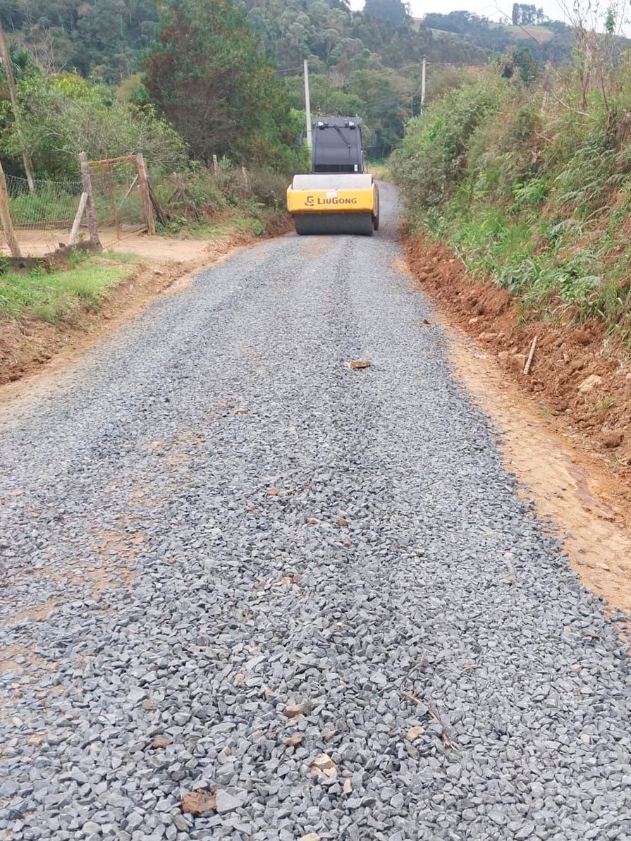 Manutenção de Estradas Rurais Avança em Papanduva com Diversos Trabalhos de Infraestrutura