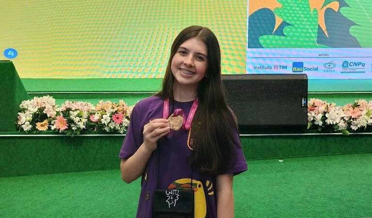 Jovem de Santa Terezinha Conquista Medalha de Ouro na Olimpíada Brasileira de Matemática