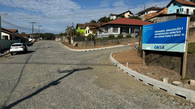 Obras de pavimentação avança no bairro Cruzeiro