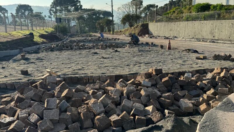 Pavimentação avança na Estrada Dona Francisca