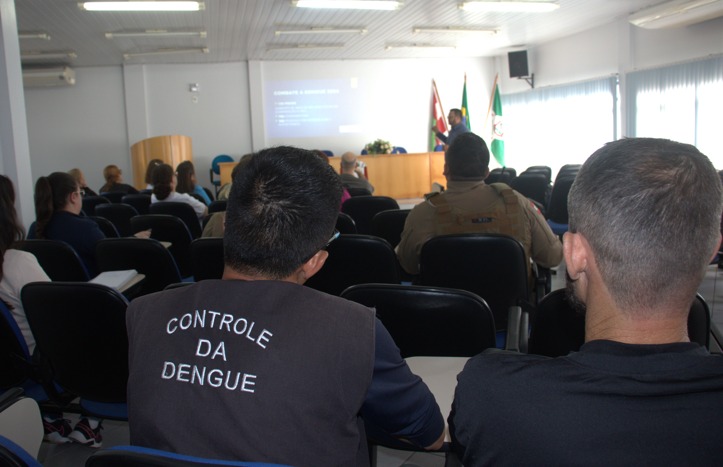 Sala de Situação da dengue reunida