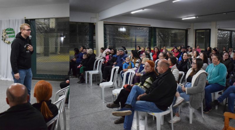 PALESTRAS PARA PAIS E PROFESSORES DA REDE MUNICIPAL E ESTADUAL DE ENSINO ATRAVÉS DO PROJETO “TÁ LIGADO?”