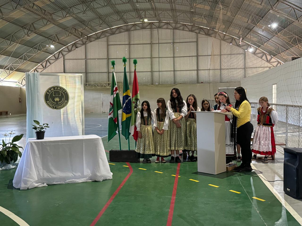 Prefeitura entrega reformas de duas escolas