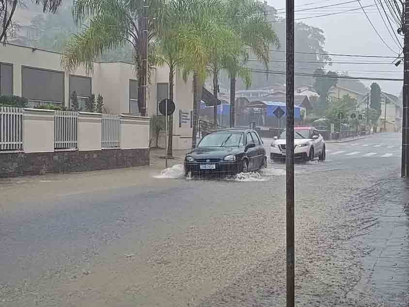 Previsão da Defesa Civil indica chuva volumosa, risco de inundações e frio intenso em SC