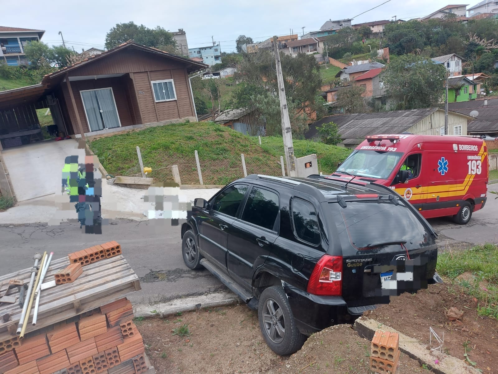 Mulher de 36 anos morre após ser atropelada pelo próprio veículo em Rio Negrinho