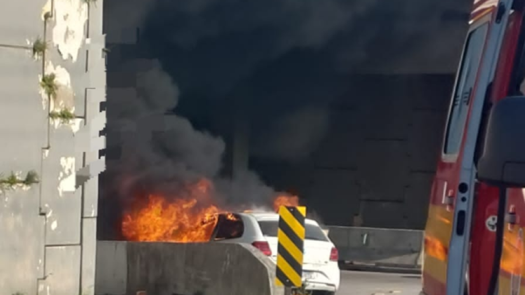 Carro com GNV explode e mobiliza bombeiros em Florianópolis