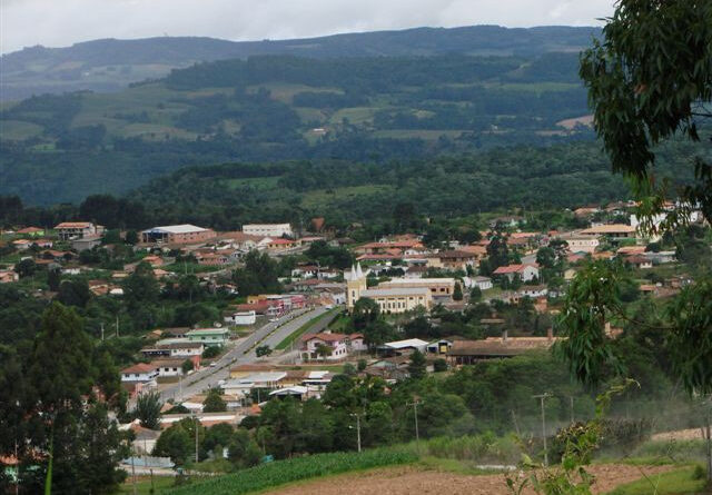 Santa Terezinha comemora seus 33 anos