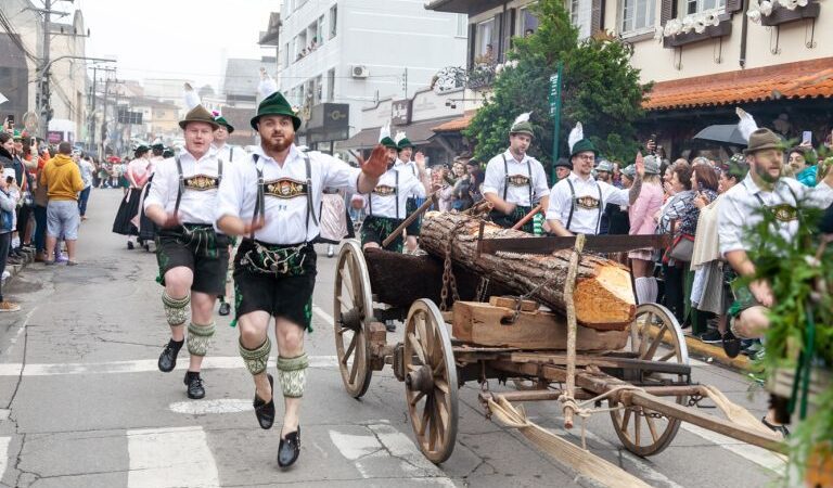 Desfiles cívicos e Schlachtfest acontecem no próximo sábado (7)