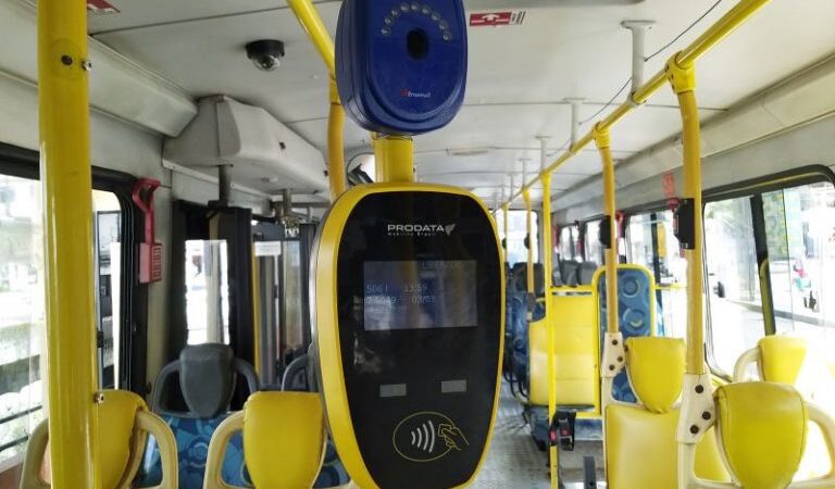 Frota renovada e tecnologia no transporte coletivo