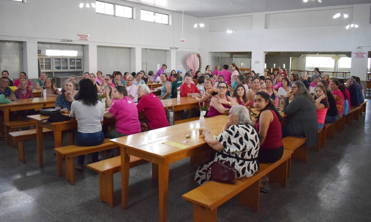 SAÚDE REALIZOU TARDE ROSA EM BATEIAS DE BAIXO