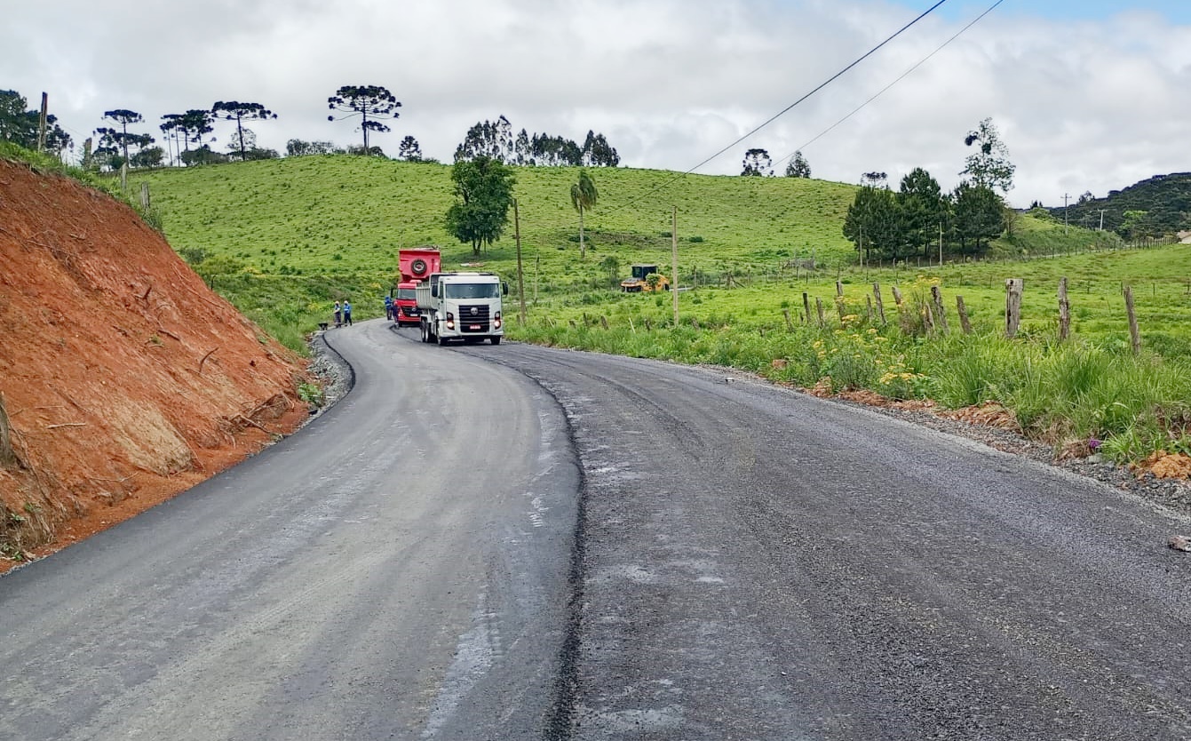 PREFEITURA AVANÇA COM A OBRA DE PAVIMENTAÇÃO NA RM 020 EM SÃO MIGUEL