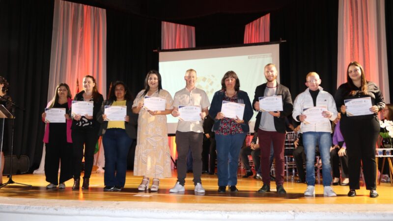 Noite de premiar os educadores de São Bento do sul