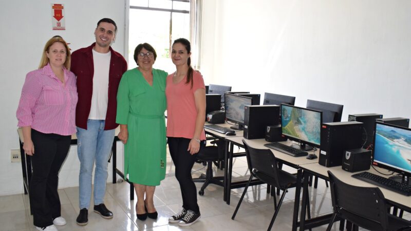 ENTREGUE O NOVO LABORATÓRIO DE INFORMÁTICA DA CASA DA CULTURA