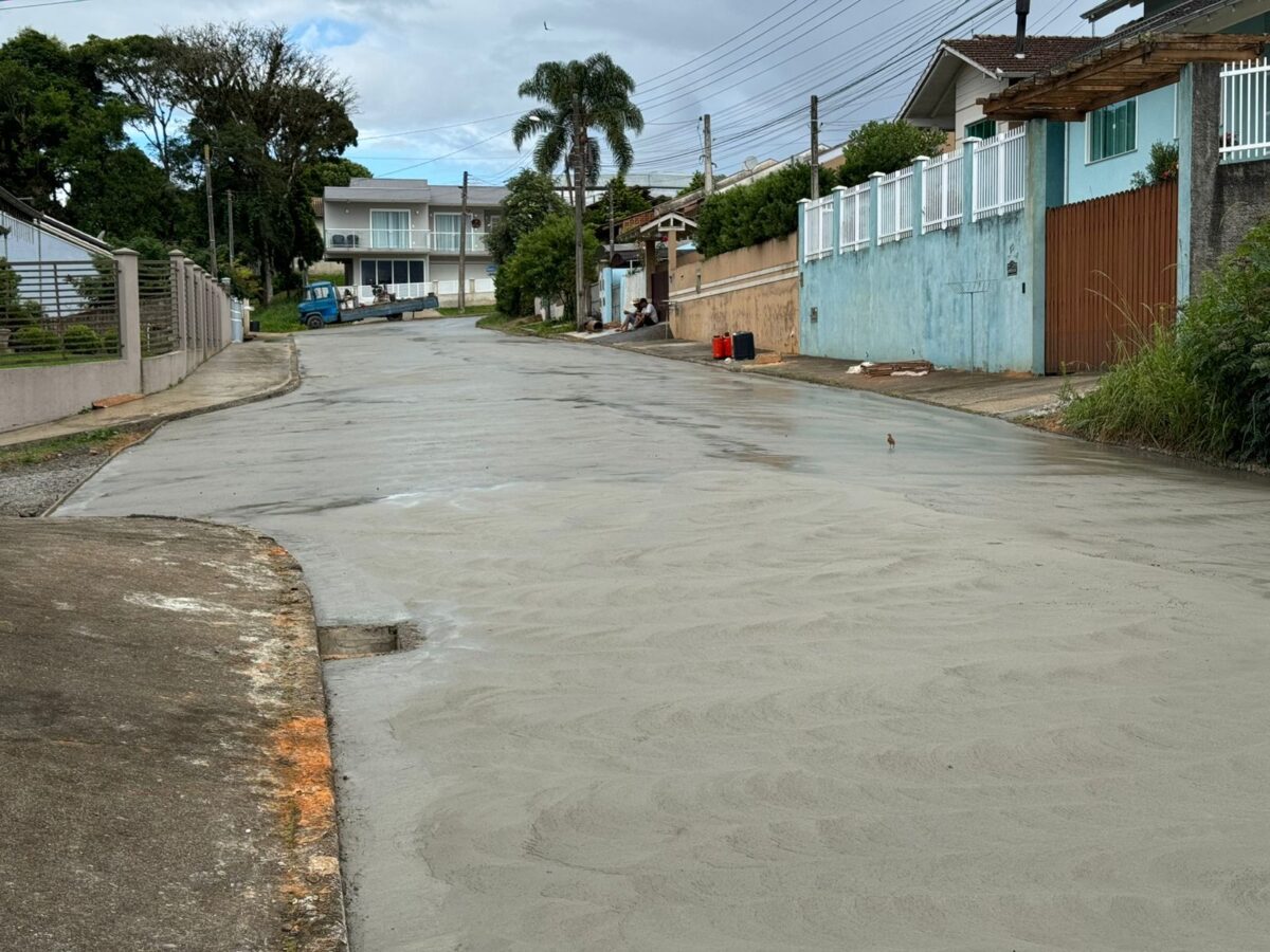 Rua Lindolfo Krause recebe pavimentação em concreto