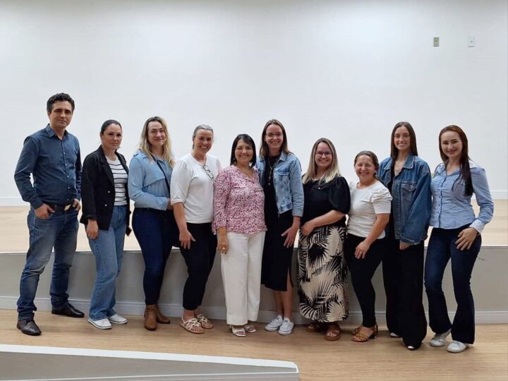 EQUIPE MULTIPROFISSIONAL DA EDUCAÇÃO DE CAMPO ALEGRE PARTICIPOU DE FORMAÇÃO