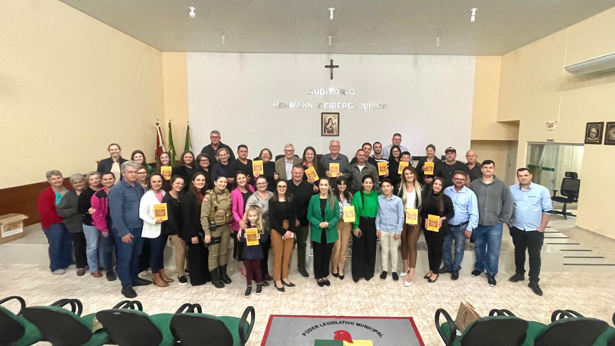 Santa Terezinha celebra sua história com lançamento de livro e documentário