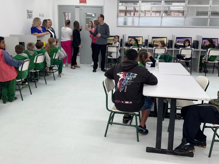 INAUGURAÇÃO DAS SALAS DE INFORMÁTICA NAS ESCOLAS MUNICIPAIS