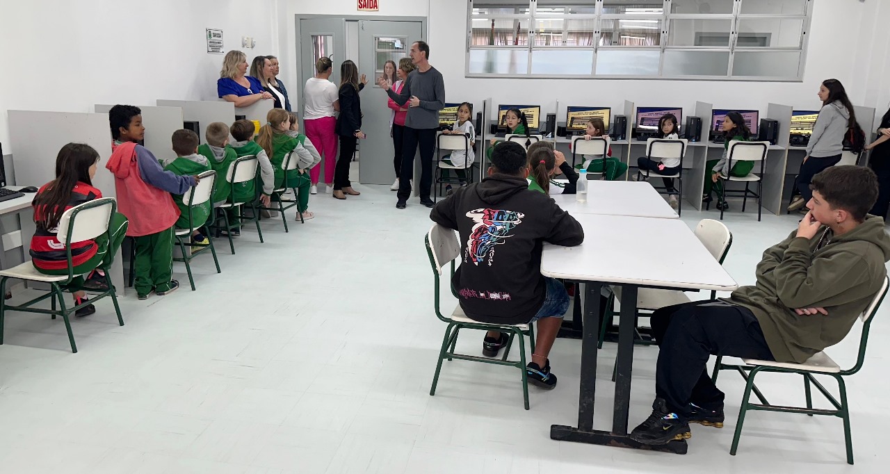 INAUGURAÇÃO DAS SALAS DE INFORMÁTICA NAS ESCOLAS MUNICIPAIS