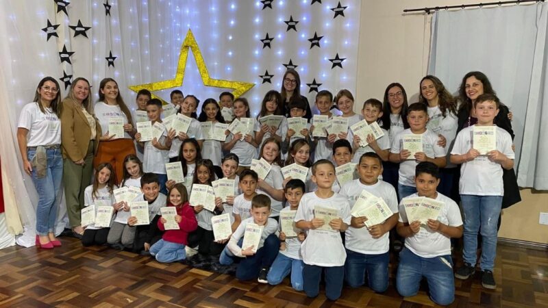 PROJETO PEQUENOS ESCRITORES REALIZOU NOITE DE AUTÓGRAFOS NAS ESCOLAS