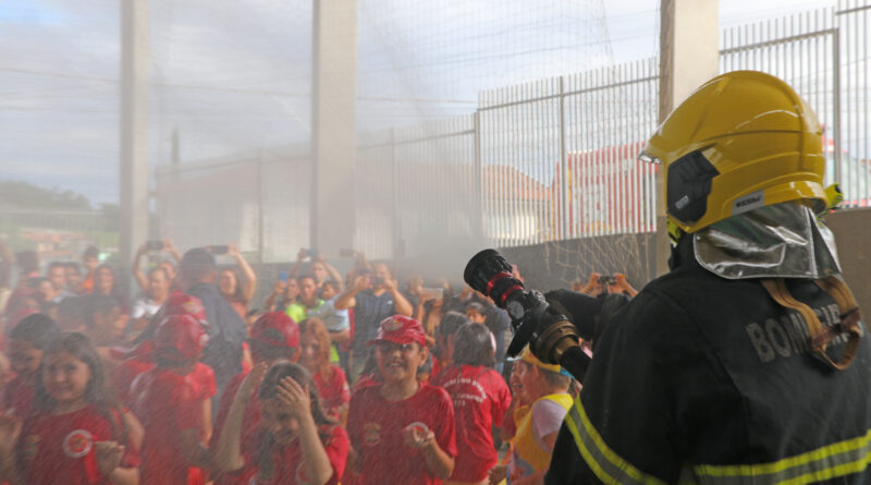 Corpo de Bombeiros realiza evento de formaturas.