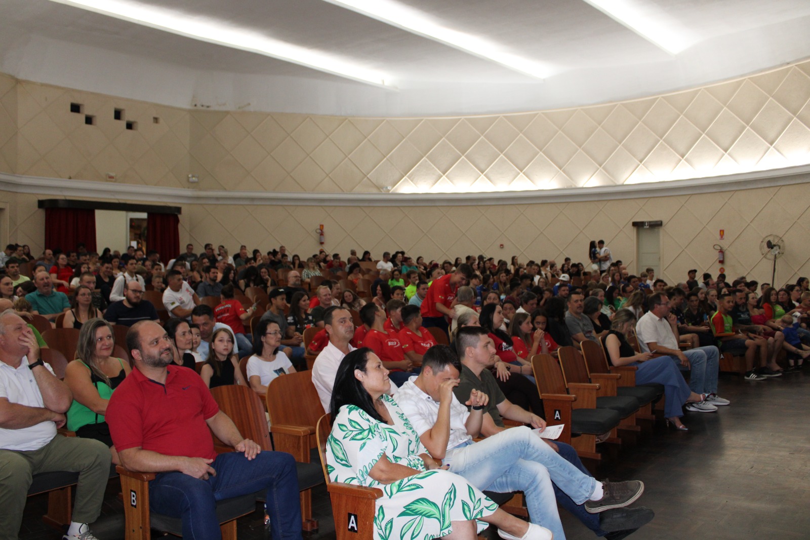 Noite de reconhecimento ao esporte municipal