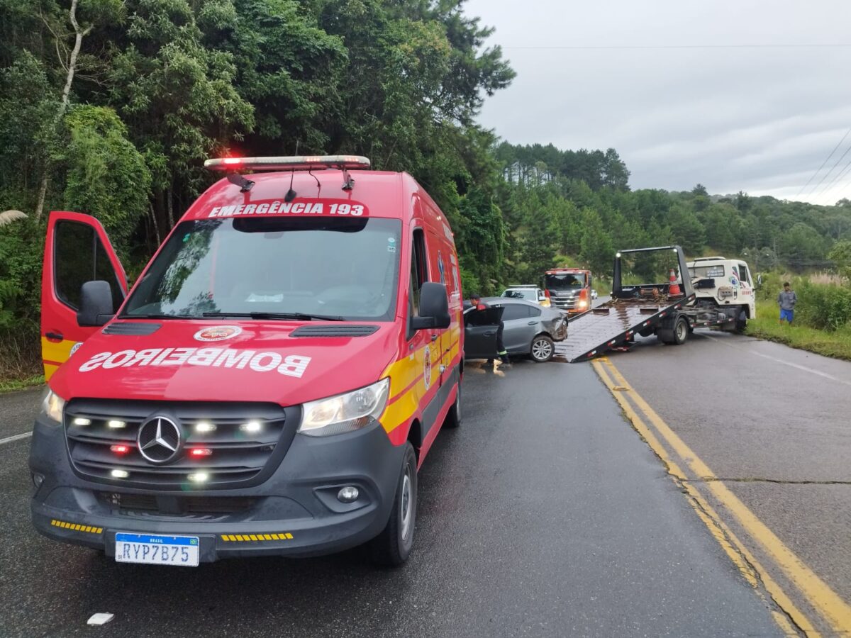 Saída de Pista Mobiliza Bombeiros em São Bento do Sul