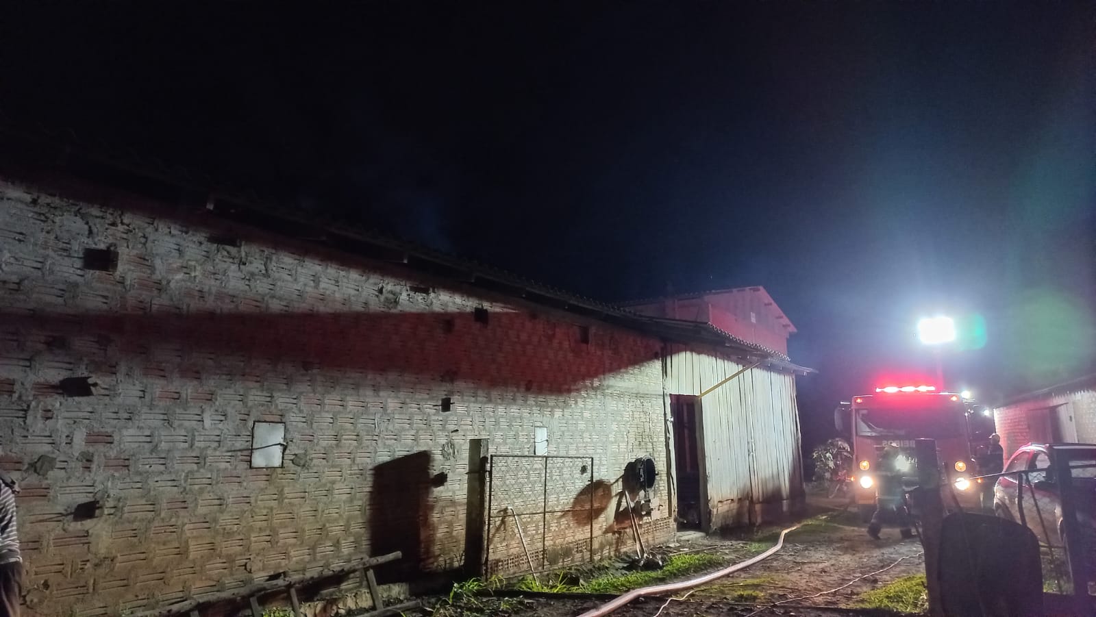 Incêndio em estufa de fumo mobiliza bombeiros em Bela Vista do Toldo