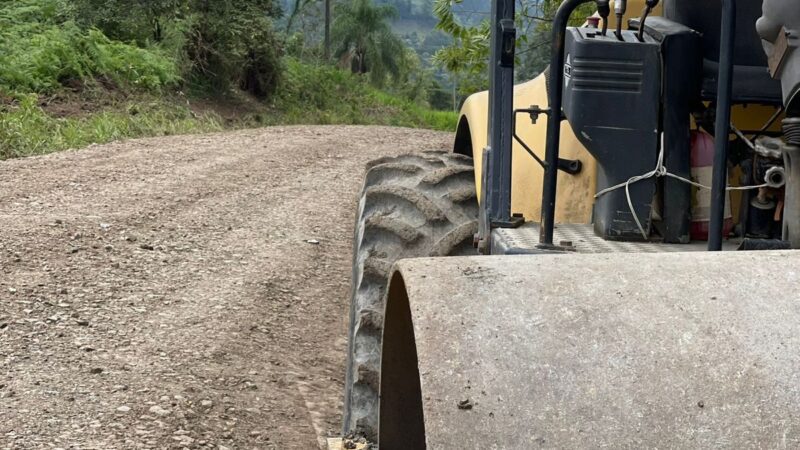 Santa Terezinha realiza manutenção viária na Serra da Coruja