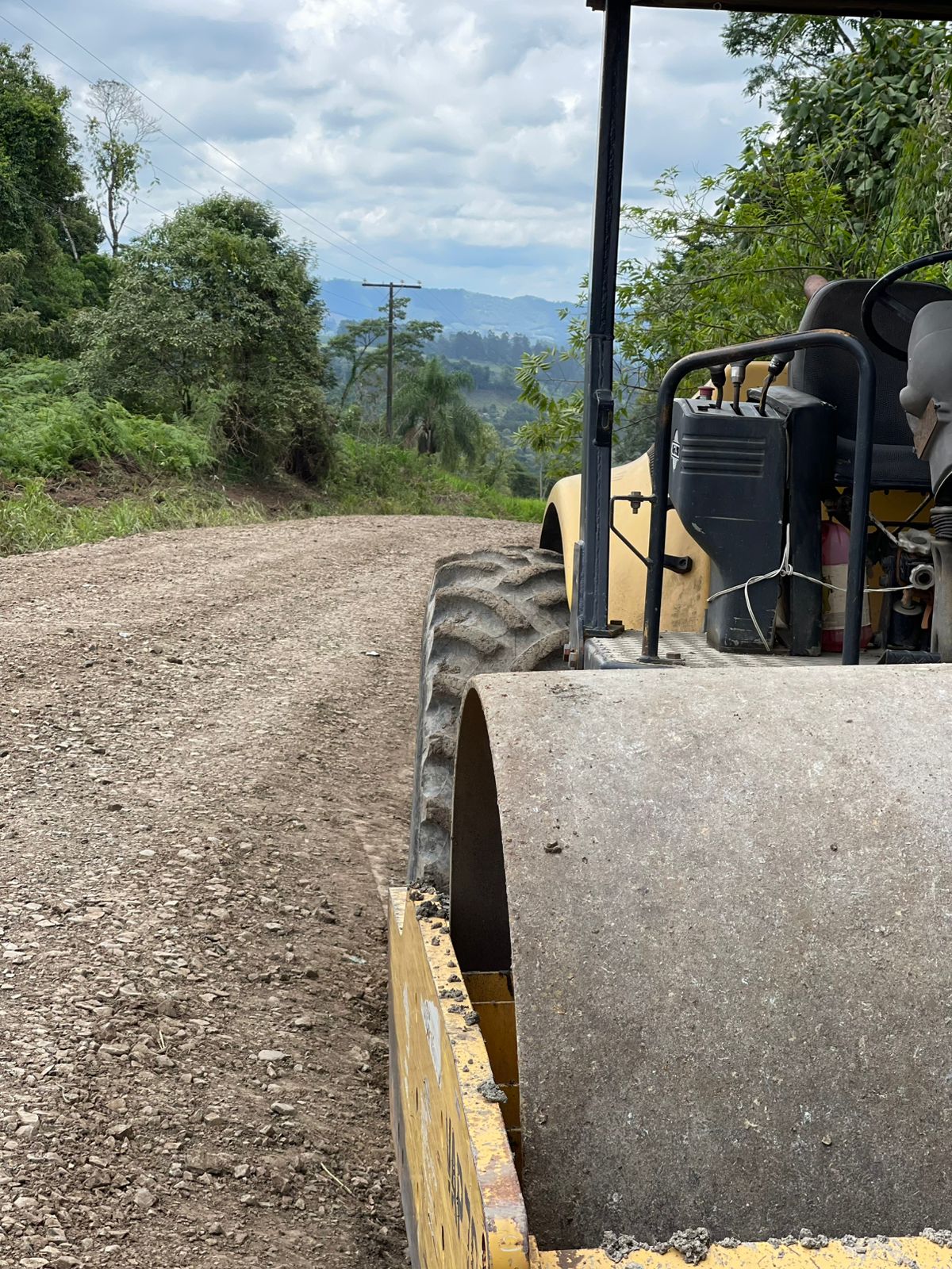 Santa Terezinha realiza manutenção viária na Serra da Coruja