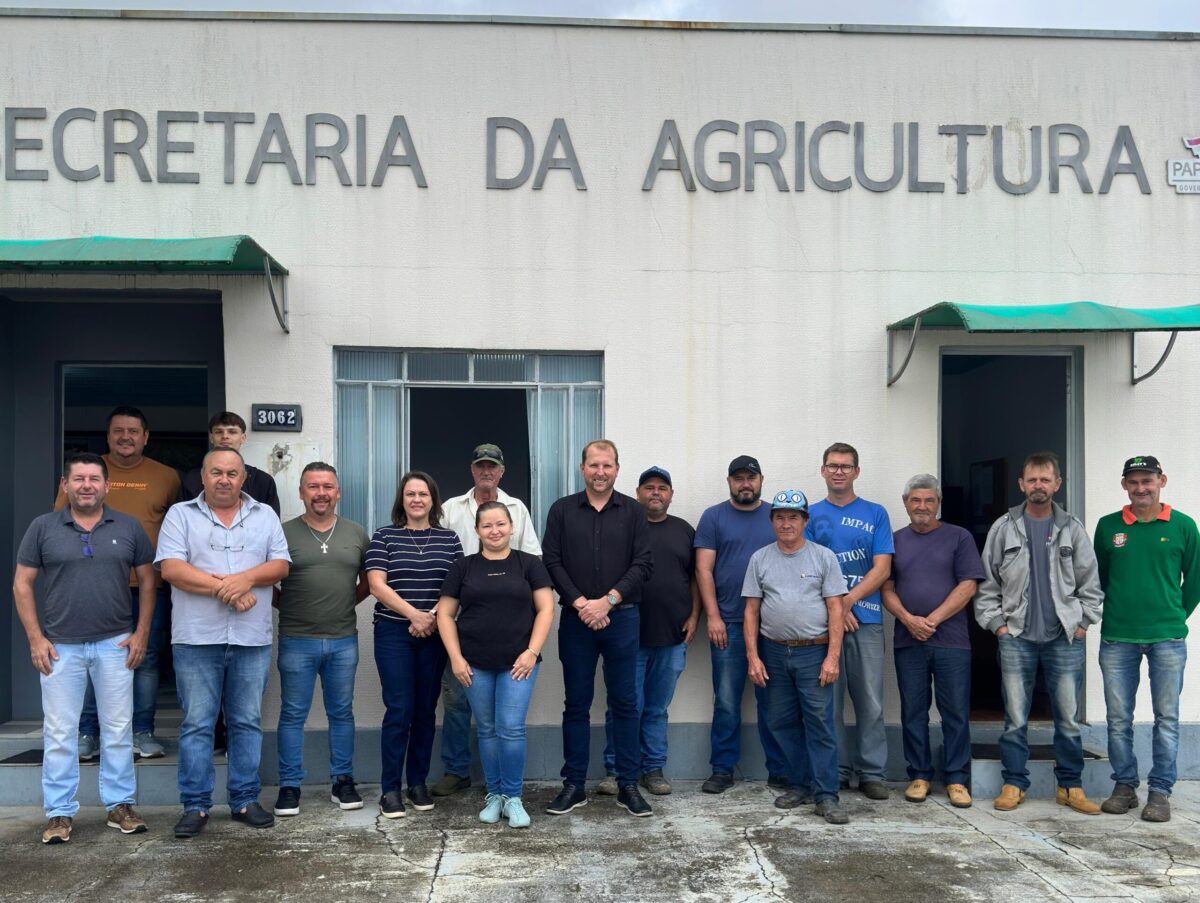 Tafa e Cleitinho conversam com servidores da agricultura