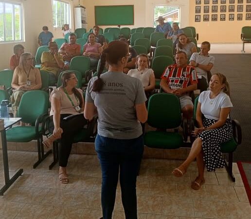 Prefeitura de Santa Terezinha realiza reunião com agricultores familiares para organização do PAA