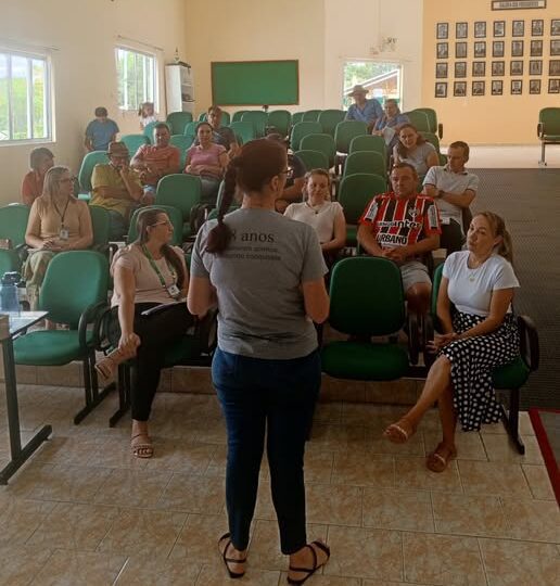 Prefeitura de Santa Terezinha realiza reunião com agricultores familiares para organização do PAA