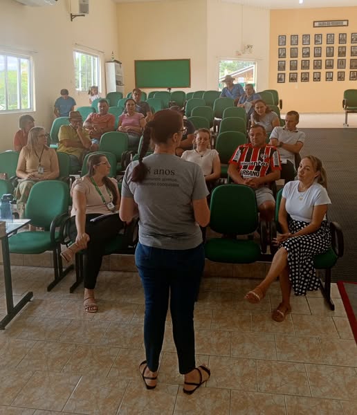 Prefeitura de Santa Terezinha realiza reunião com agricultores familiares para organização do PAA