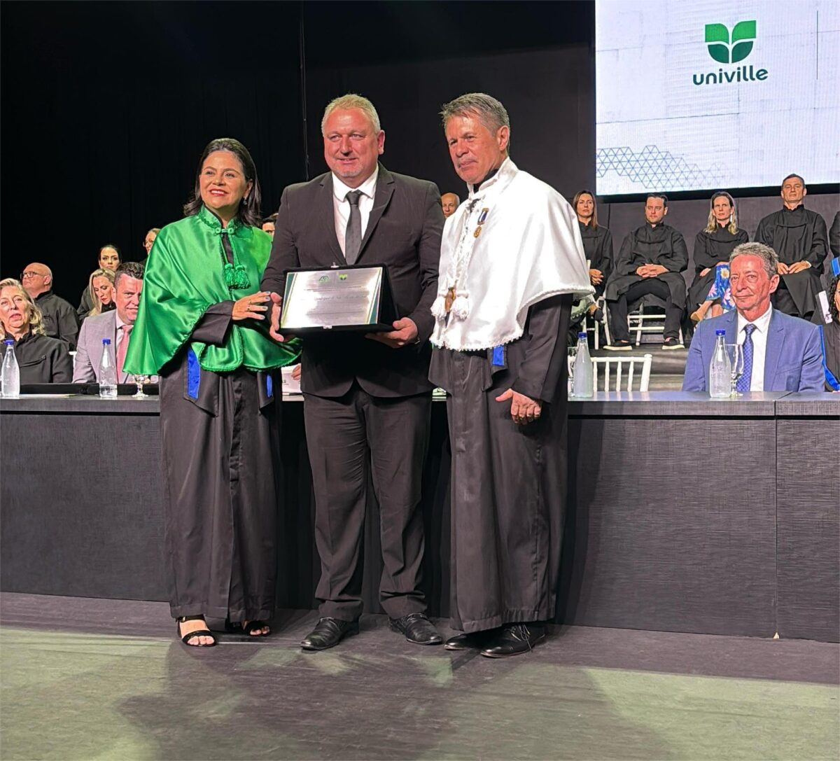 Câmara é homenageada pela Univille em solenidade