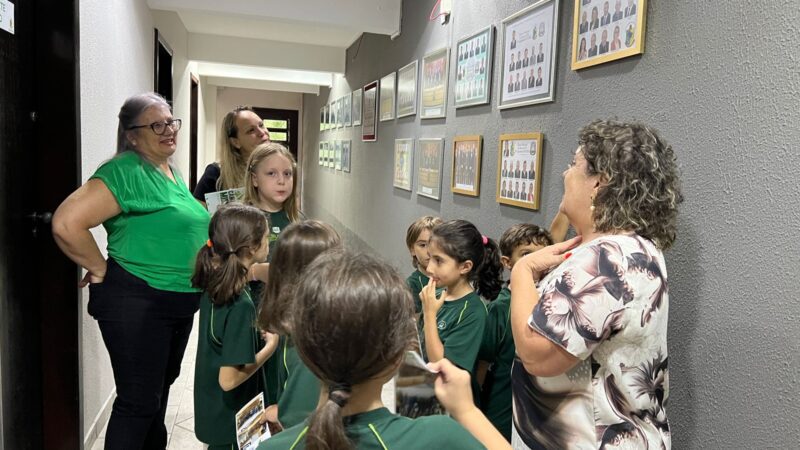 Turma do Colégio Emmái visita a Câmara de Vereadores