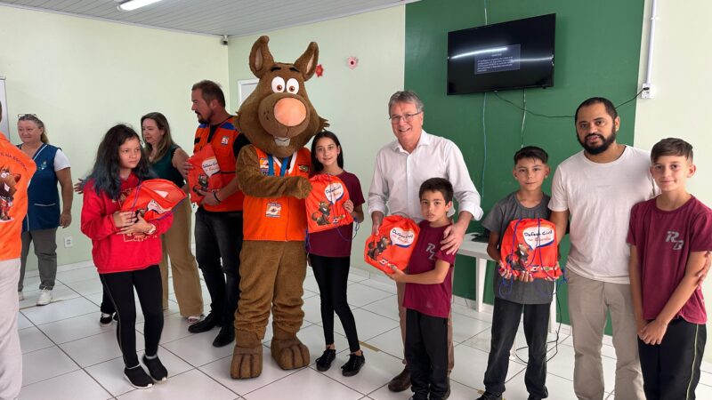 Entrega dos Kits do Programa Defesa Civil na Escola em São Bento do Sul